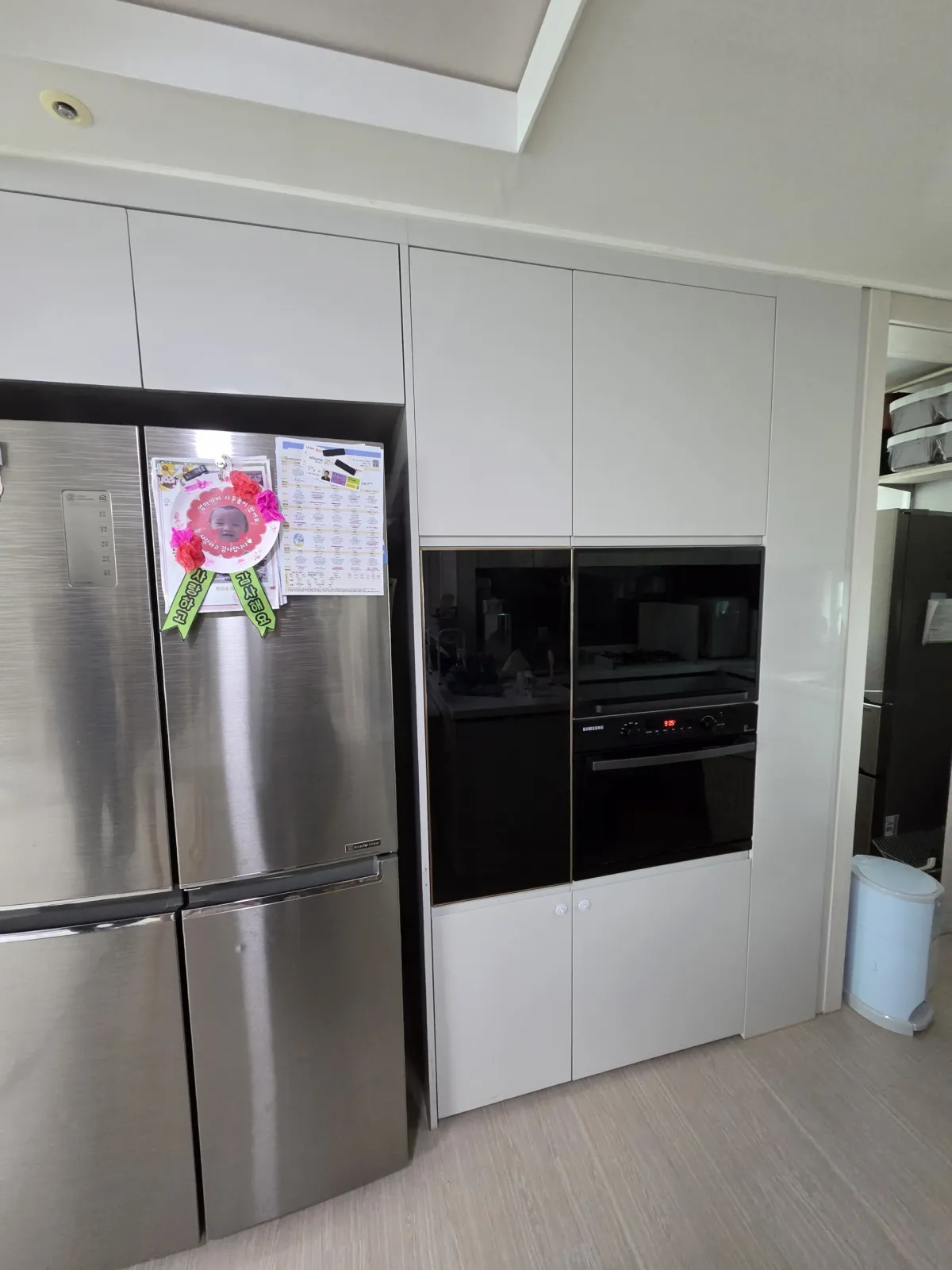 냉장고 옆 전자레인지장 옆 오븐 built-in 구성